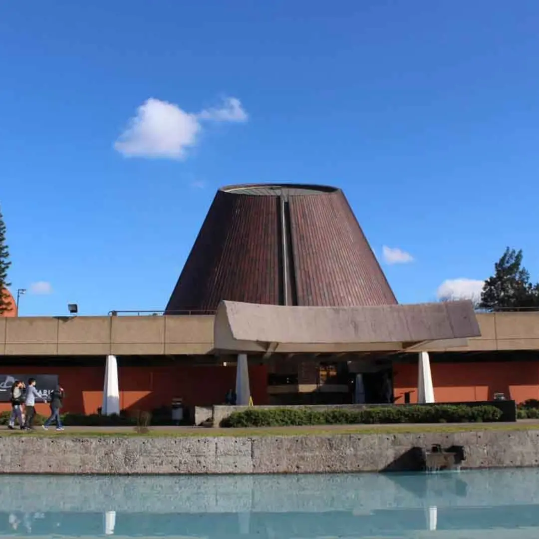 Planetario Universidad de Santiago-trowel